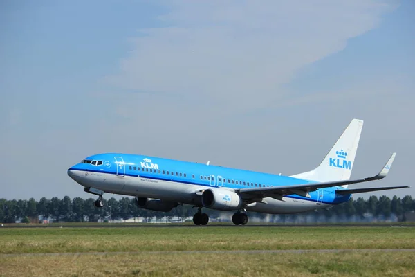 Amsterdam, Países Bajos - 18 de agosto de 2016: PH-BXE KLM Boeing 737 — Foto de Stock