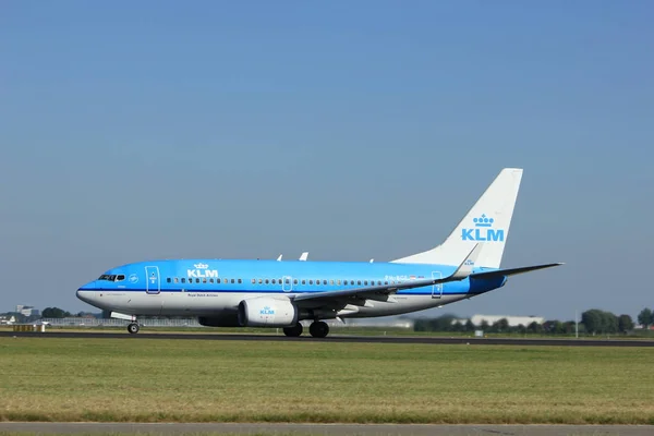 Ámsterdam, Países Bajos - 18 de agosto de 2016: PH-BGE KLM Boeing 737 — Foto de Stock