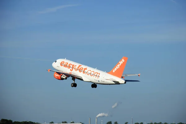 Amsterdam, Nizozemsko – 9. června 2016: G-Ezft easyjet Air — Stock fotografie