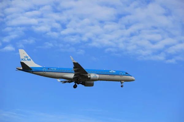 Амстердам, Нидерланды, 15 июля 2016 г.: PH-EZR KLM Embraer — стоковое фото