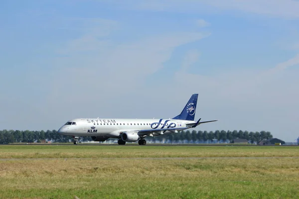 Amsterdam, Nizozemsko - srpen, 18 2016: Ph-Ezx Klm Embraer — Stock fotografie