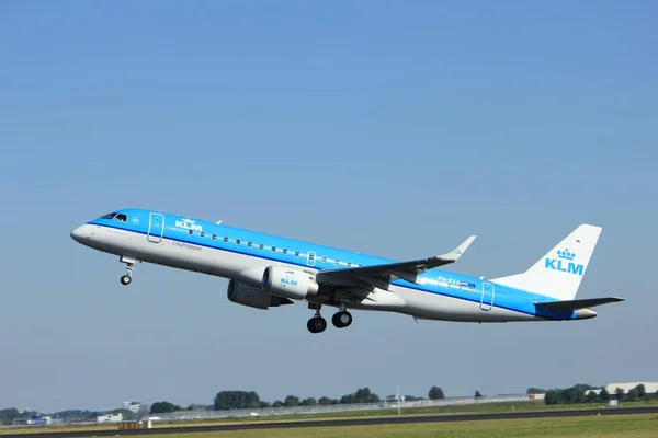 Amsterdam, Belanda - 18 Agustus 2016: PH-EXA KLM Embraer — Stok Foto