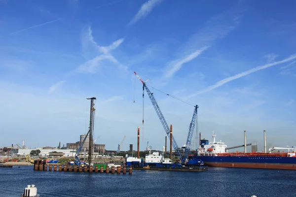 IJmuiden, 10 de septiembre de 2016: la esclusa marina más grande del mundo — Foto de Stock