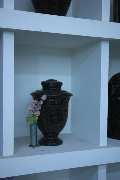 Parete del Columbarium vicino al crematorio — Foto Stock