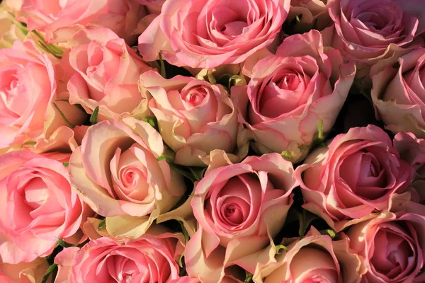 Ramo de boda de rosas rosadas — Foto de Stock