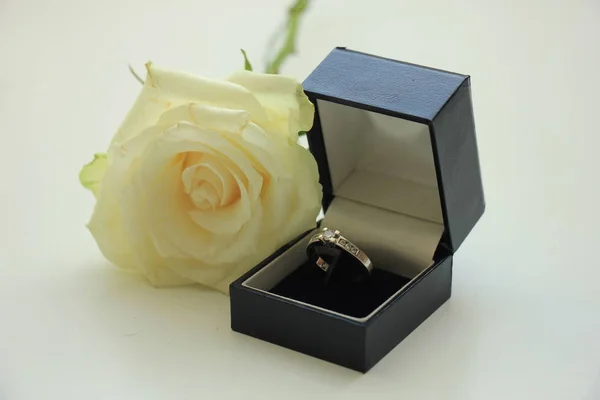 Engagement ring in box — Stock Photo, Image