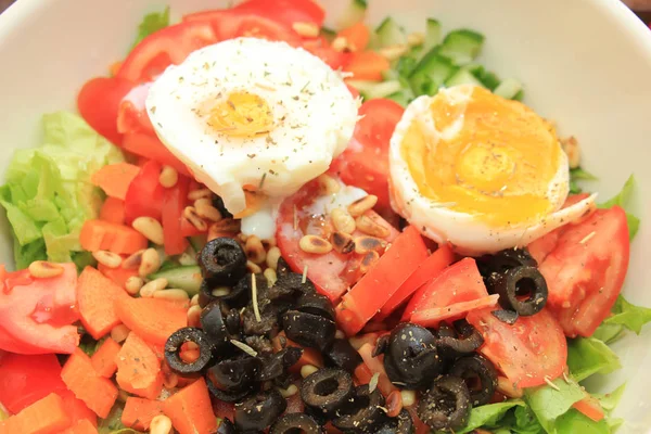 Frischer gemischter Salat — Stockfoto