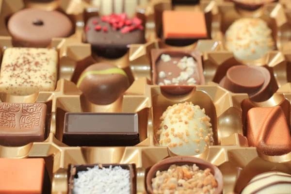 Роскошный шоколад в коробке — стоковое фото