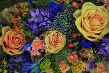 Pembe ve mavi çiçek düğün