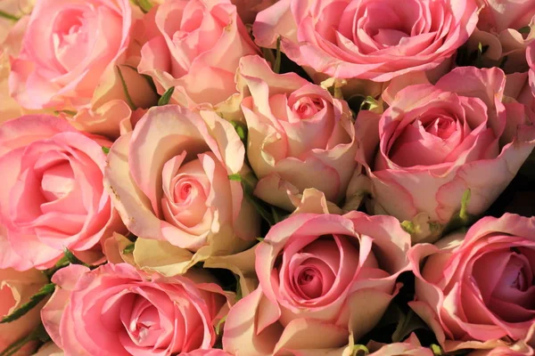 Розовые розы свадебный букет — стоковое фото
