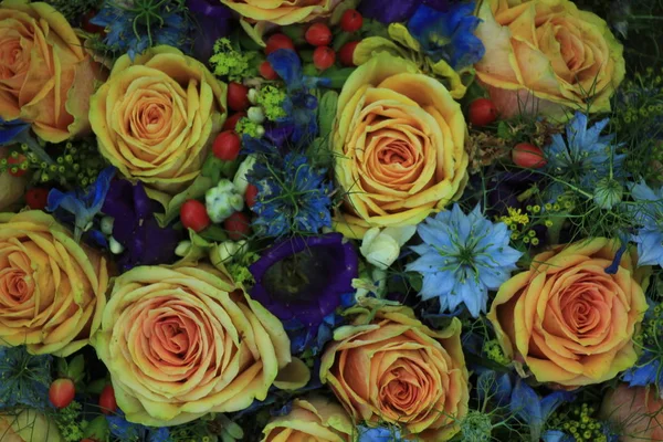 Rosa und blaue Hochzeitsblumen — Stockfoto