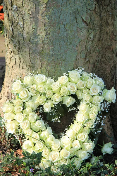 Heart shaped sympathy flowers — Stock Photo, Image