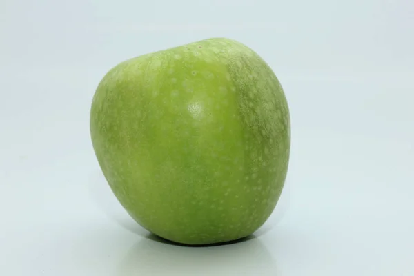 Bir yeşil Granny Smith elma — Stok fotoğraf