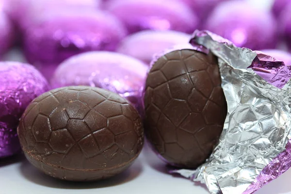 チョコレートのイースターエッグのクローズ アップ — ストック写真