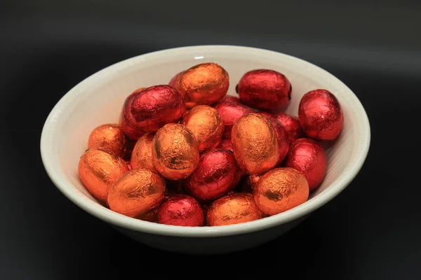 Ovos de Páscoa em uma tigela — Fotografia de Stock