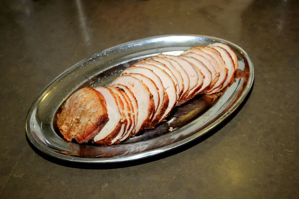 Dilimlenmiş kavrulmuş domuz — Stok fotoğraf