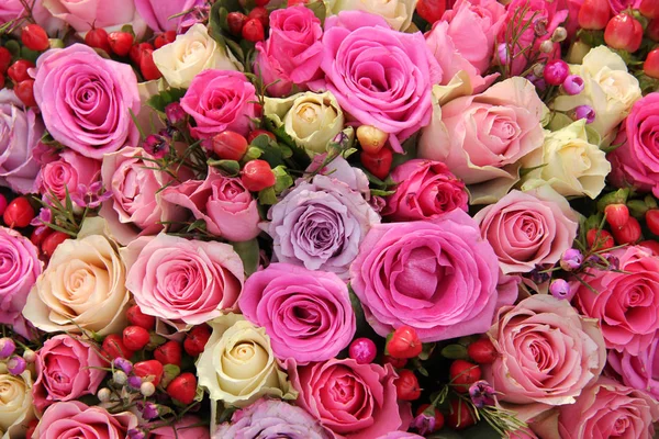 Bridal rose arrangement in various shades of pink — Stock Photo, Image