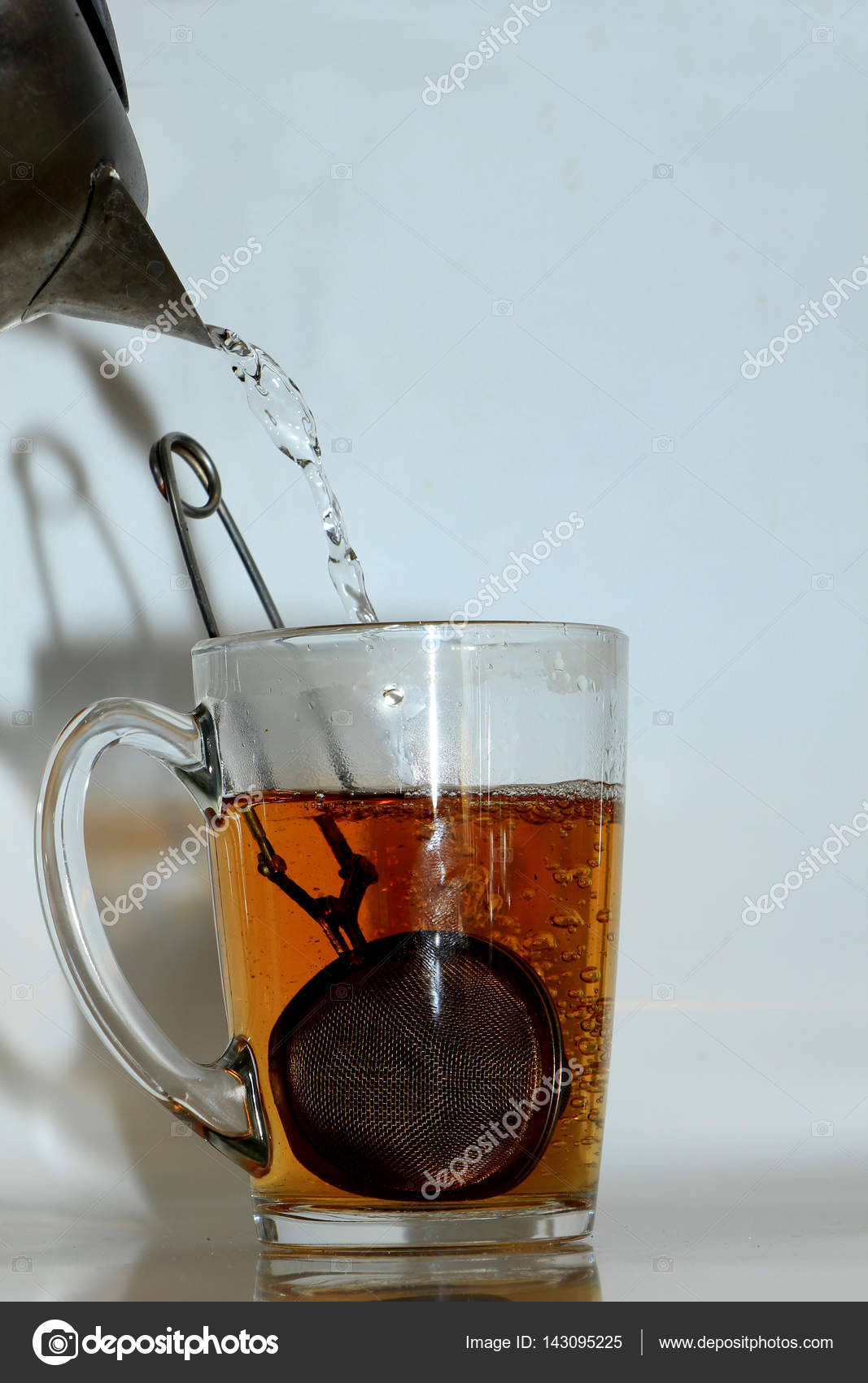 Making tea with infuser — Stock Photo