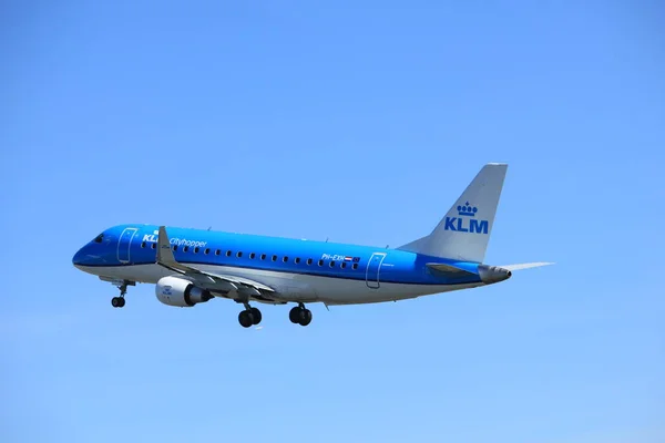 Amsterdã Holanda - 25 de março de 2017: PH-EXB KLM Cityhopper Embraer ERJ-190 — Fotografia de Stock