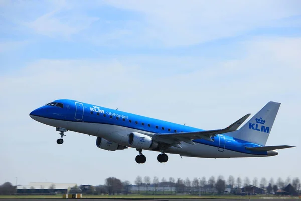 Amsterdam the Netherlands - March 25th, 2017: PH-EXB KLM Cityhopper Embraer ERJ-190 — Stock Photo, Image