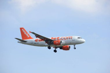 Amsterdam, Hollanda - 31 Mart 2017: G-Ezab easyjet Airbus