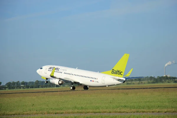 Amsterdam Paesi Bassi - 9 giugno 2016: YL-BBL Air Baltic B — Foto Stock