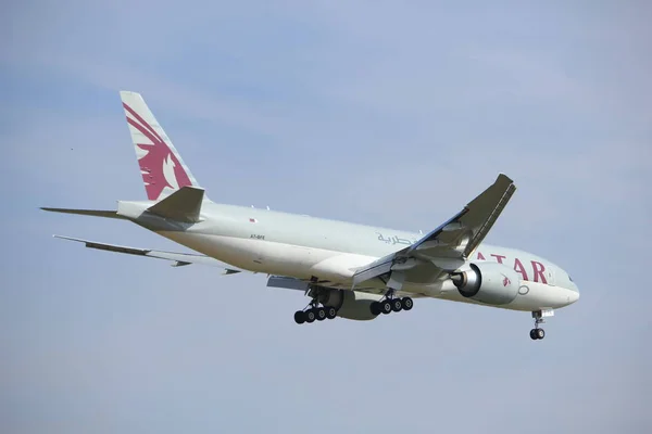 Amsterdam, Holandia, 21 lipca 2016: A7-Bfe Qatar Airways Cargo Boeing 777 — Zdjęcie stockowe