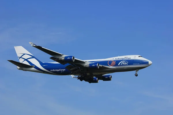 Amsterdam, Holland, 21. juli 2016: VQ-BHE AirBridgeCargo Boeing 747 - Stock-foto