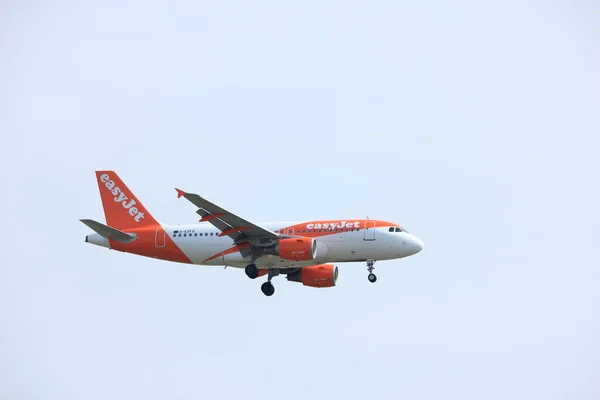 Amsterdam, Nizozemsko - 31 března 2017: G-Ezfs easyjet — Stock fotografie