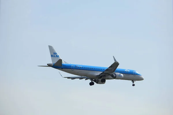 Ámsterdam, Países Bajos - 31 de marzo de 2017: PH-EZT KLM Cityhopper — Foto de Stock