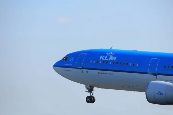 Amsterdam Países Bajos - 2 de abril de 2017: PH-AKB KLM Royal Dutch Airlines —  Fotos de Stock