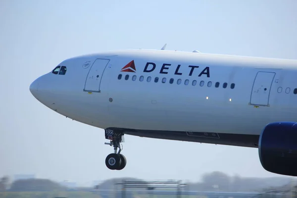 Amsterdam Nederland - 2e April 2017: N806nw Delta Airlines — Stockfoto