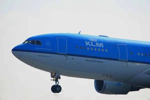 Amsterdam, Holandia - 2 kwietnia 2017: Ph-Aom Klm Royal Dutch Airlines — Zdjęcie stockowe