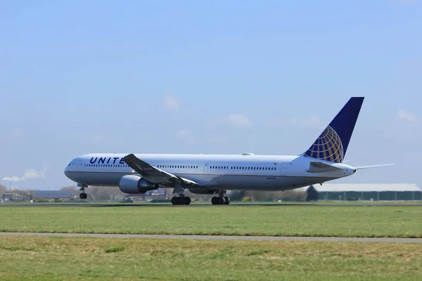 Amsterdam Nederländerna - 2nd April 2017: N67058 United Airlines — Stockfoto