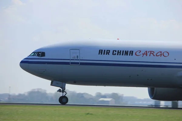 Amsterdam, Holandia - 2 kwietnia 2017: B-2096 Air China Cargo — Zdjęcie stockowe