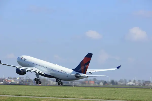 Amsterdã Holanda - 02 de abril de 2017: N861NW Delta Air Lines — Fotografia de Stock