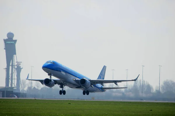 Amsterdam, Nizozemsko - 2. dubna 2017: Ph-Ezf Klm Cityhopper — Stock fotografie