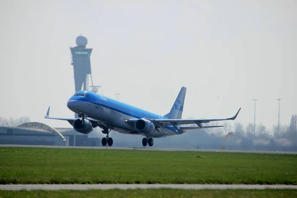 Amsterdam, Holandia - 2 kwietnia 2017: Ph-Exb Klm Cityhopper — Zdjęcie stockowe