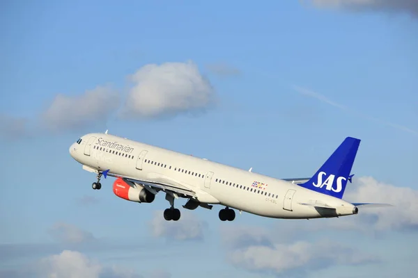 Amsterdam the Netherlands - April 7th, 2017: OY-KBL SAS Scandinavian Airlines — Stock Photo, Image