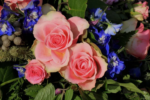 Pink roses and blue larkspur — Stock Photo, Image