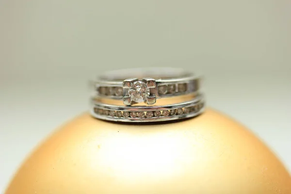 Twee Rings: diamond rings — Stockfoto