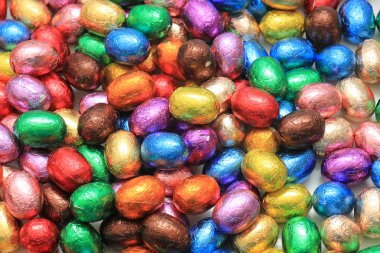 Çikolata Paskalya yumurtaları renkli
