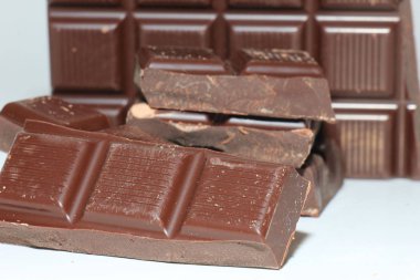 Koyu çikolata parçaları