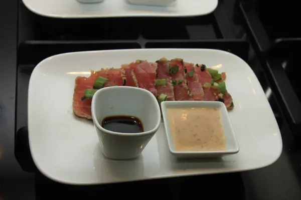 Sashimi: atum cru — Fotografia de Stock