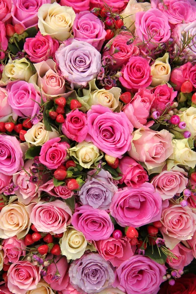 Brudkläder blomsterarrangemang i rosa — Stockfoto