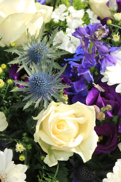 Blue and white wedding flowers — Stock Photo, Image