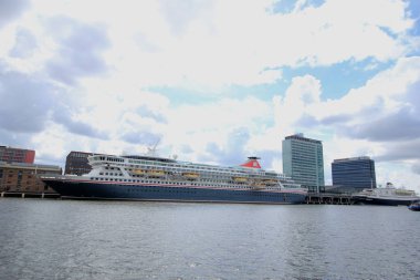 Amsterdam, Hollanda - 27 Nisan 2017: Yolcu Terminal Amsterdam