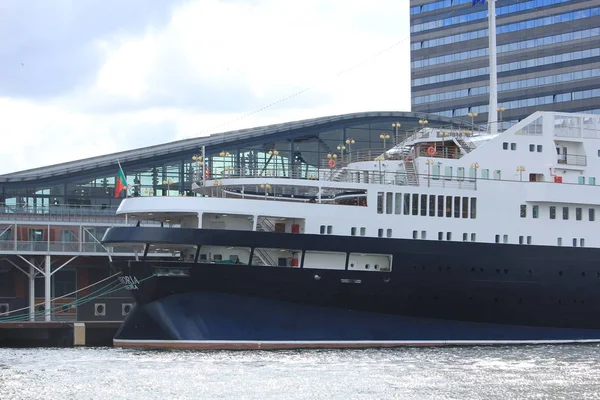 Ámsterdam, Países Bajos - 27 de abril de 2017: Astoria Cruise & Maritime Voyages — Foto de Stock