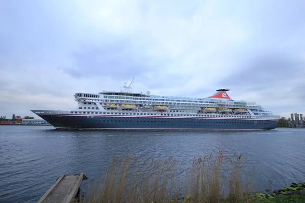 Velsen, Nederländerna - 27 April 2017: Balmoral Fred Olsen — Stockfoto