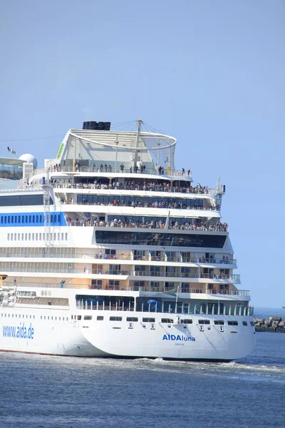 IJmuiden, Nederland-29 April 2017: Aida Luna op Noordzee — Stockfoto